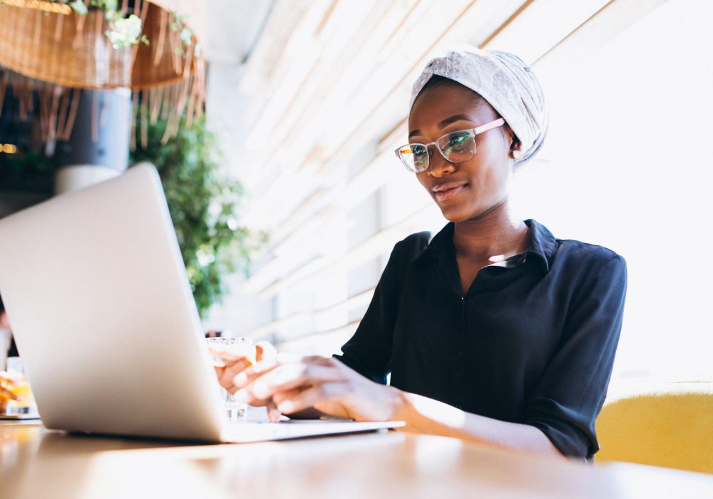 african-american-business-woman-with-laptop-min